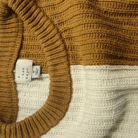 Colorblock Sweater - Picture 2 of 3